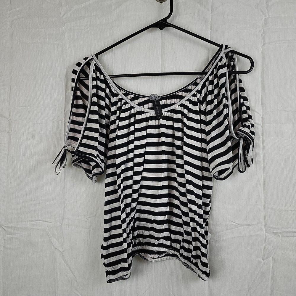 Poof Apparel Womens Black White Striped Short Sleeve Blouse Top Size Medium‎